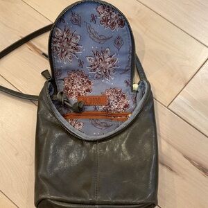 Classic hobo Small Leather Crossbody Bag - Black